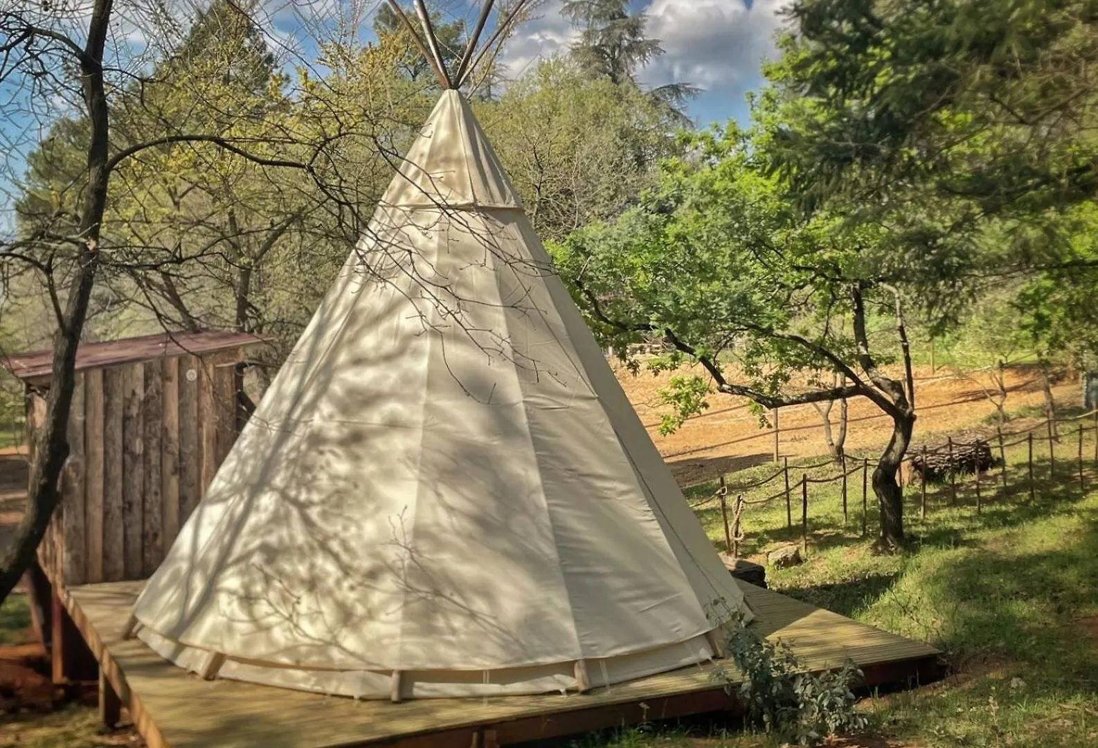 럭셔리텐트 Tipi A Roussillon 호텔 Roussillon en Isere