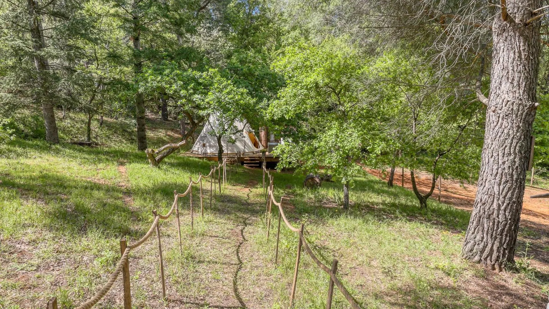 Tipi A Roussillon 호텔 Roussillon en Isere 0*,  프랑스